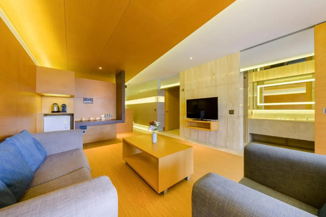 Stanford Hotel & Resort جيجو